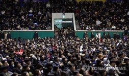 출입구까지 꽉 찬 대입정시 설명회