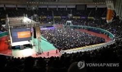 설명회장 가득 채운 학생과 학부모들
