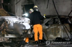 문제의 주차장 수색하는 소방대원
