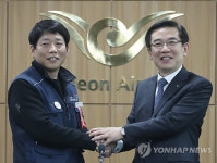 인천공항 비정규직노조 정규직 전환, 절반 성과…계속돼야