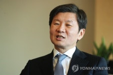 미소 짓는 정몽규 회장