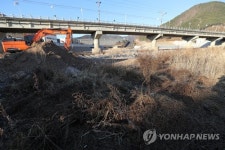 바닥 보인 청도 운문호