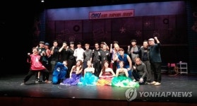 홍콩서 공연한 국악 뮤지컬 판타스틱의 배우와 제작진