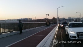 한강대교 해돋이 보러 나온 사민들