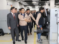 반도체 제조업체 쎄크 방문한 국무총리