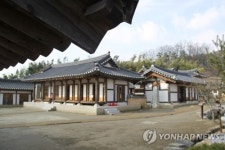 박근혜 탄핵 직격탄…옥천 육영수 생가 방문객 절반 감소