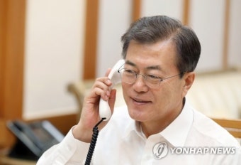문 대통령, 트럼프 미국 대통령과 통화
