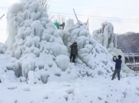 [카메라뉴스] 최강 한파가 빚어낸 대형 얼음탑