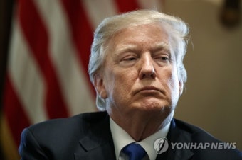 오프라 윈프리, 가상대결서 트럼프에 10%포인트 앞서