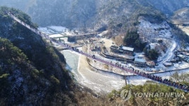 보기만 해도 아찔…원주 소금산 출렁다리 개통