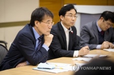 미화노조와 면담하는 장하성 실장