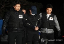 경찰서 들어서는 용인 일가족 살해범