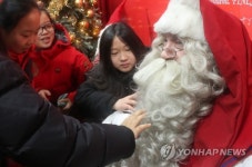 산타 수염 신기해요