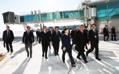 문 대통령, 인천국제공항 제2터미널 관제센터로