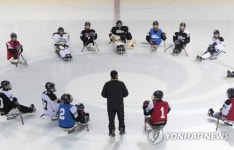 빙상경기장에 모인 대표팀