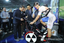 문 대통령, 웨이트 트레이닝센터 훈련 참관