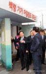 김부겸 장관, 백령도 주민대피시설 방문