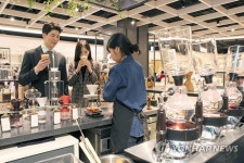 현대백화점에서 핸드 드립 커피 시음하세요