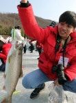 산천어낚시 신기한 외국인