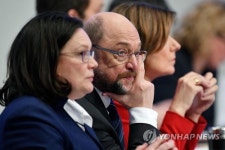 메르켈 대연정 성사 성큼…사민당 전대서 예비협상안 승인(종합)