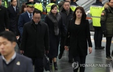 강릉역 KTX 향하는 현송월