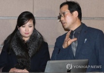 해오름극장 내부 점검하는 현송월 일행