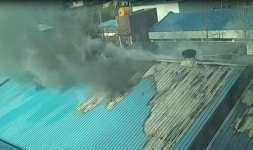 인천 자동차 공업사 불…직원 3명 손목 화상