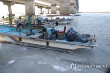 보트도 꽁꽁
