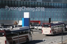 평창 올림픽 스타디움 찾은 북측 선발대