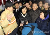 화재 현장 바라보는 추미애