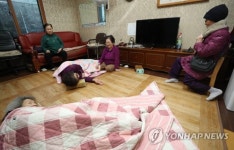 경로당에서 겨울나는 노인들