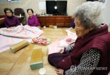 경로당에서 겨울나는 백수 앞둔 할머니