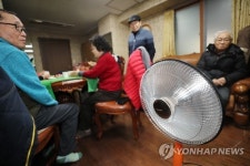 사람 온기로 겨울나는 노인들