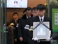 퇴원일에 그렇게…엄마, 사랑해 세종병원 사망자 첫 발인