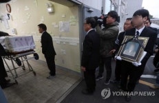 밀양 참사 희생자 7명 첫 장례…5명은 사흘째 빈소 못차려(종합)