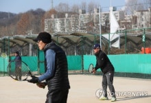 추위 속에 부는 테니스 열풍