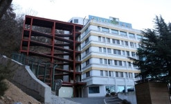 병원 비상탈출로 만드는데… 이행강제금 부담에 공사중단