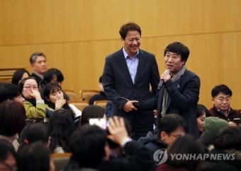 양정철 비서관 북콘서트 찾은 임종석 비서실장