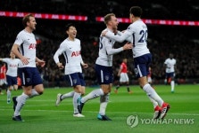 손흥민, 리그 홈 6경기 연속골 달성 실패…팀은 맨유에 2-0 승