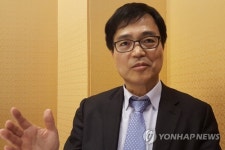 외국인 유학생 유치 필요성 역설하는 송기동 원장