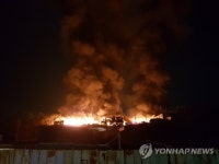 경북 영천 폐기물 처리시설 불…4시간째 진화 중