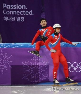 밝은 표정의 북한 최은성.정광범