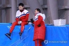 이야기 나누는 윤철-정광범