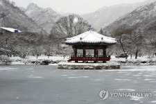 눈 덮힌 정읍 내장산 육모정
