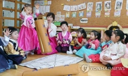 윷 나와라!