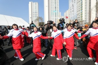 [올림픽] 흥겨운 북한 선수단