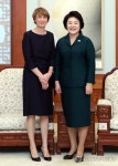 김정숙 여사, 독일 대통령 부인과 환담