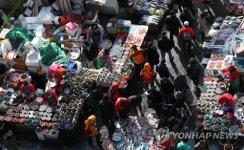 설 앞두고 정이 넘치는 전통시장으로