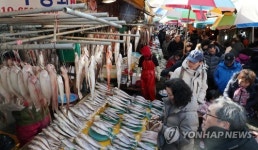 설 앞둔 자갈치 시장 북적북적