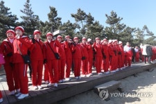 [올림픽] 경포해변 찾은 북한 응원단